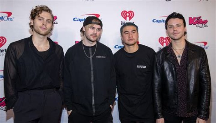 Has 5sos broken up?