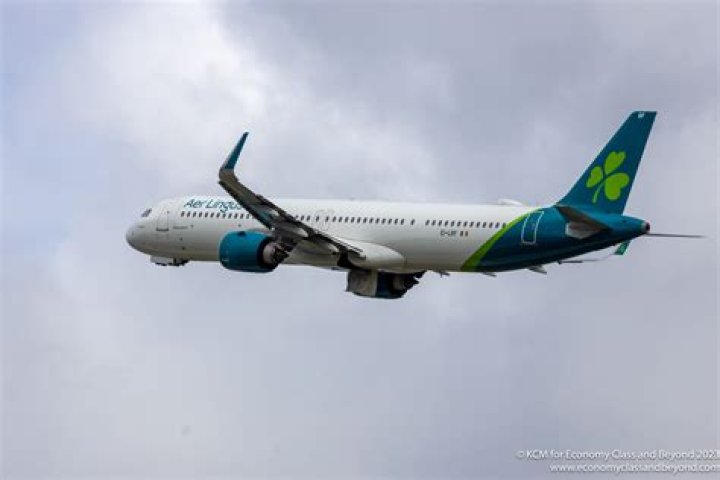 Has aer lingus gone into administration?