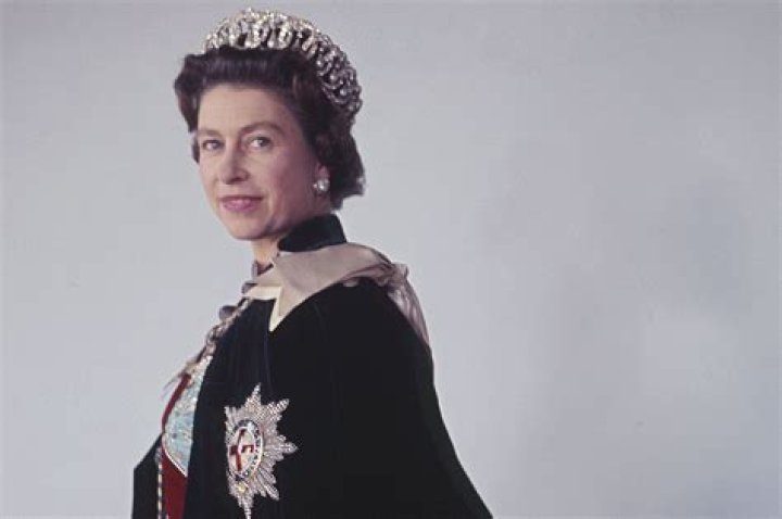 Has queen elizabeth seen the crown?