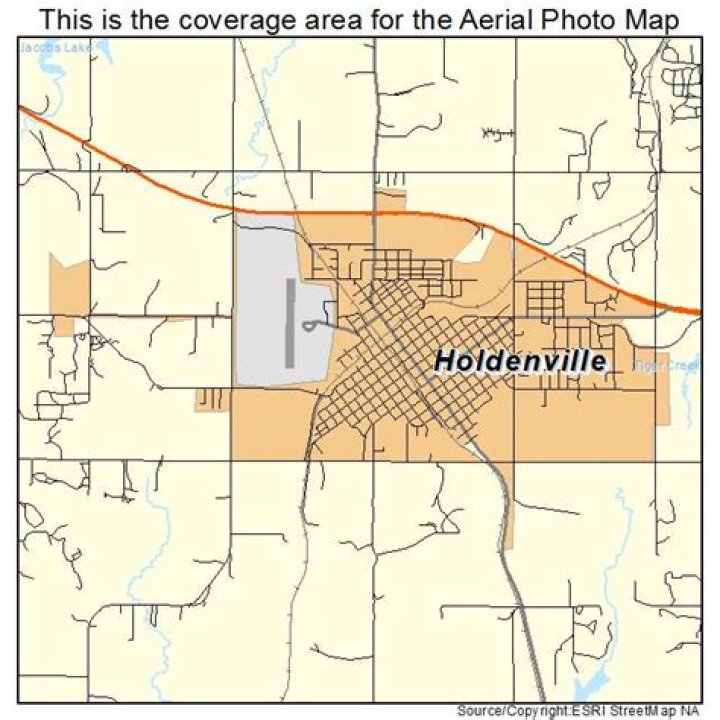 How big is holdenville ok?