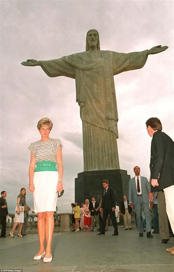 How christ the redeemer was built?