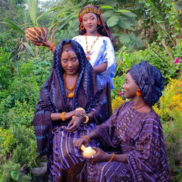 How do mauritania dress?