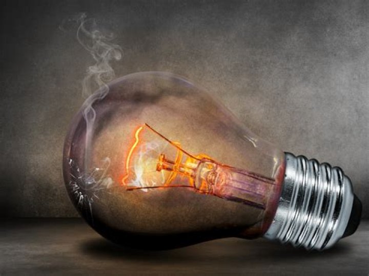 How does electrocution kill?