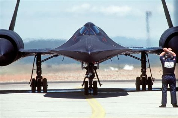 How fast is the lockheed sr-71 blackbird?