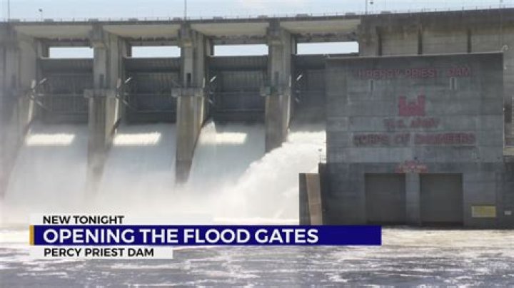 How many floodgates are open at conowingo dam?