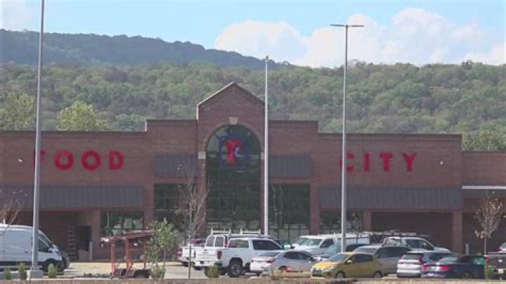 How much do baggers make at food city?