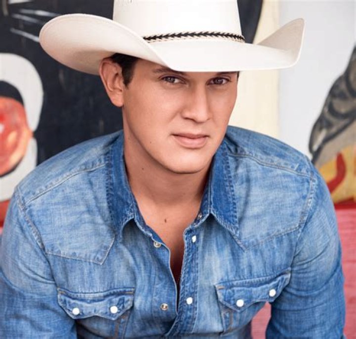 How old is jon pardi?
