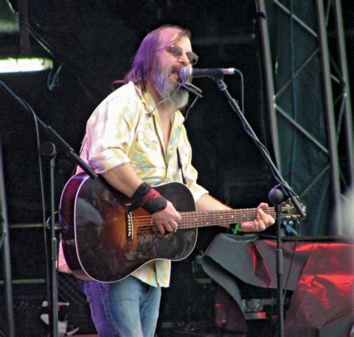 How old is steve earle?
