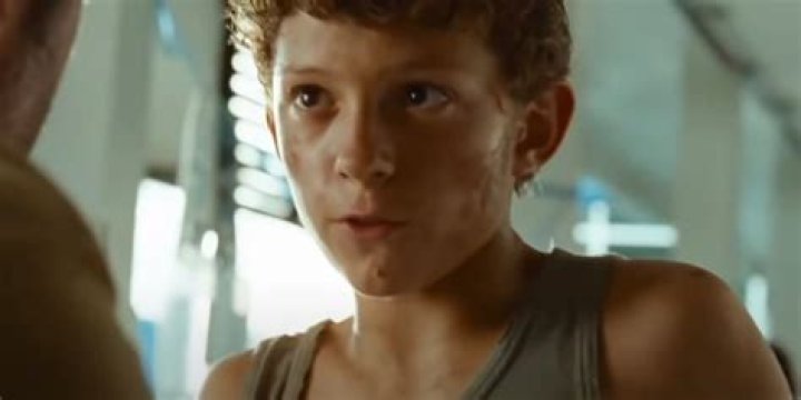 How old was tom holland in the impossible?