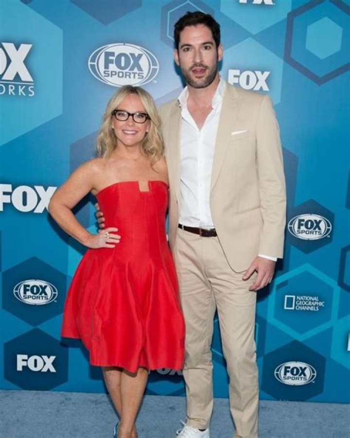 How tall is rachel harris?