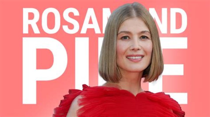 How tall is rosamund pike in feet?