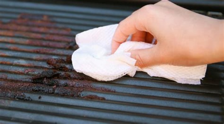 How to clean cast iron grate?