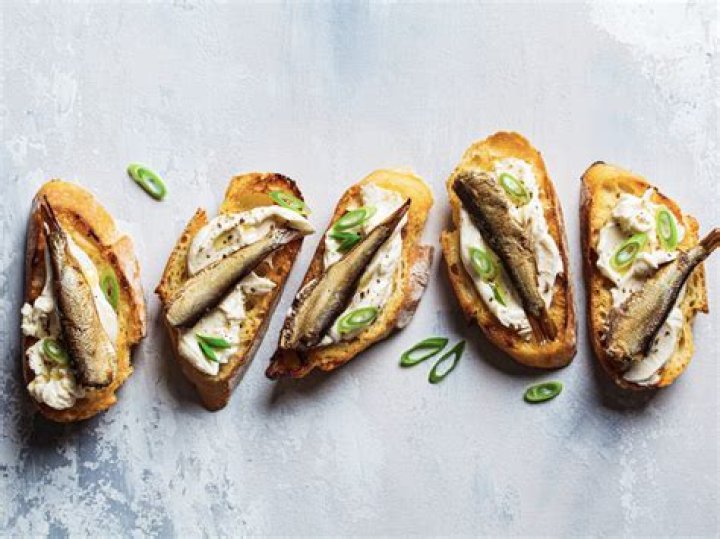 How to eat brisling sardines?