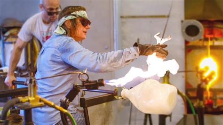 How to farm glassmaker standing?