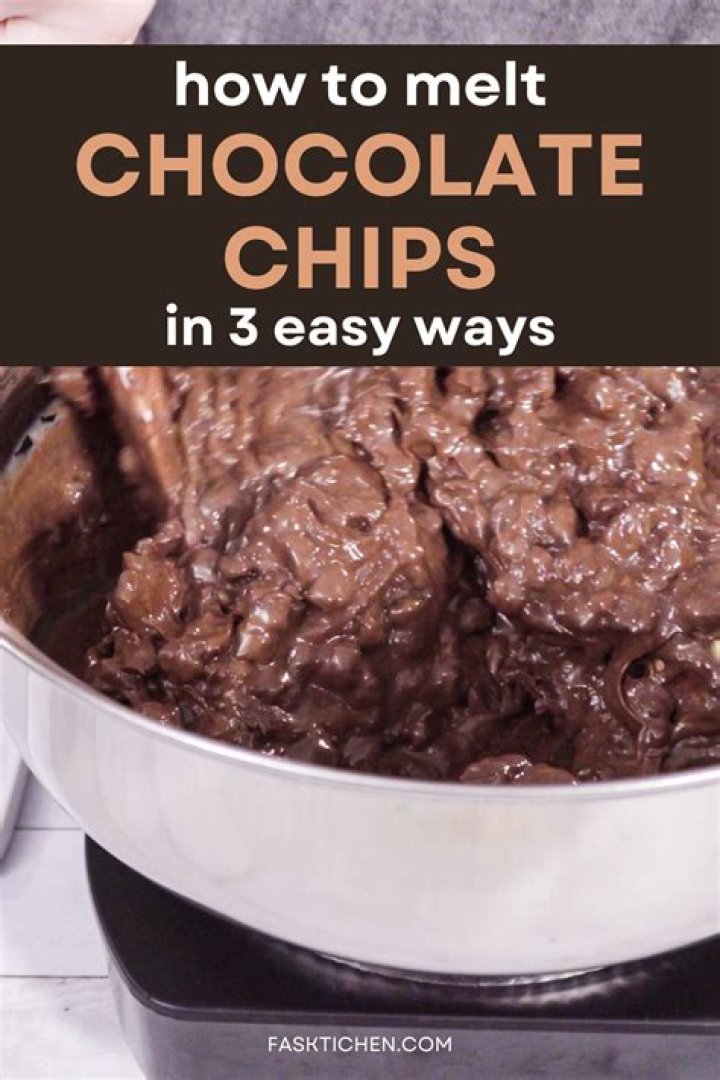 How to melt chocolate and keep it melted?