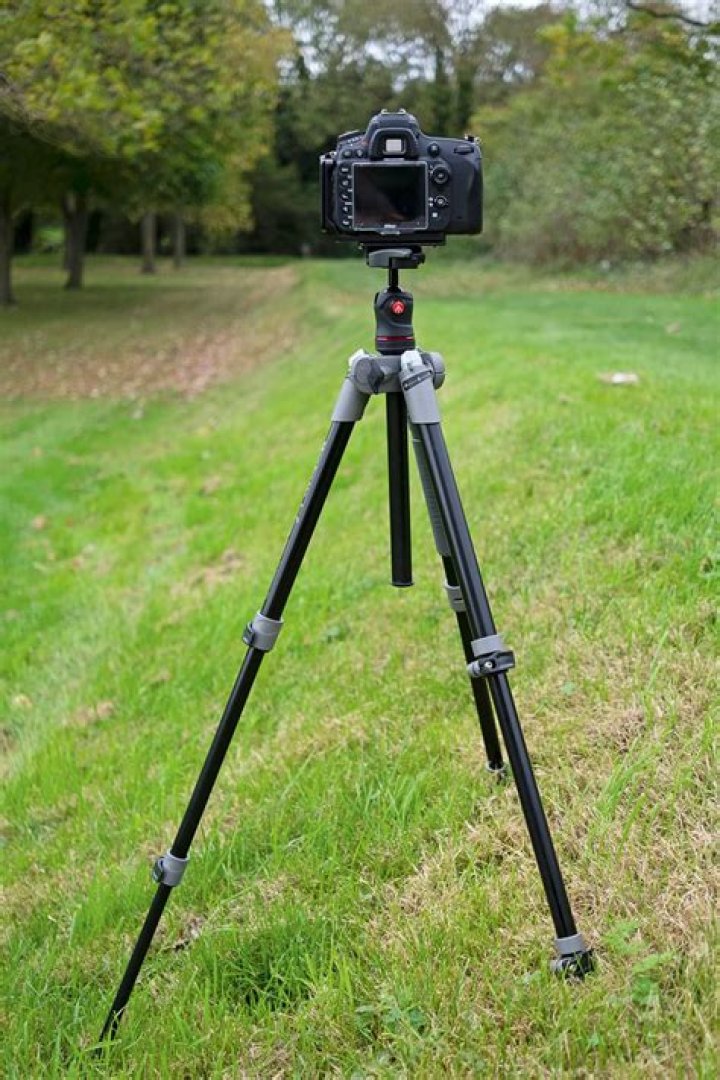 How to set up camera on tripod?