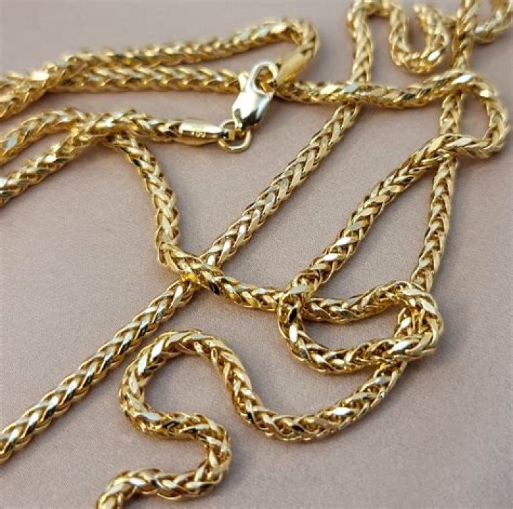Is 18k gold necklace?
