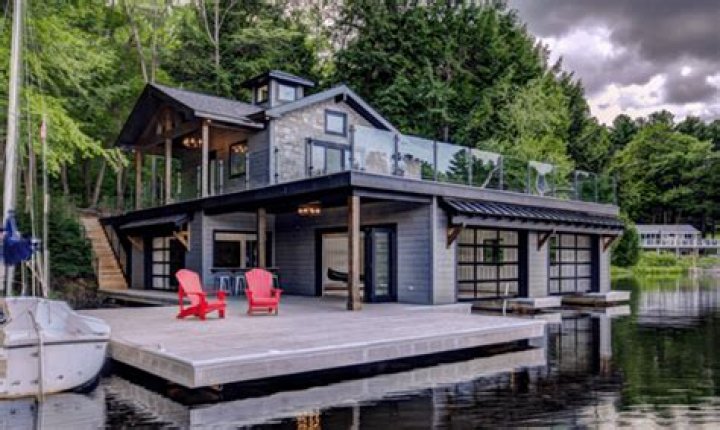 Is boathouse a canadian company?