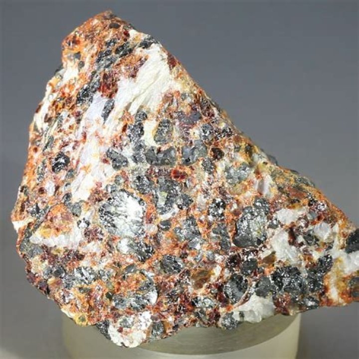 Is franklinite a crystal?