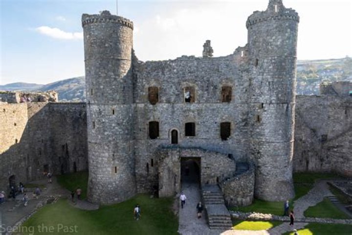 Is harlech a town?