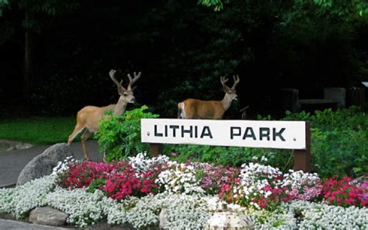 Is lithia park open?