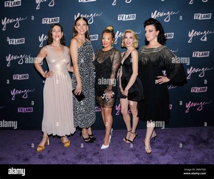 Is miriam shor in younger season 7?