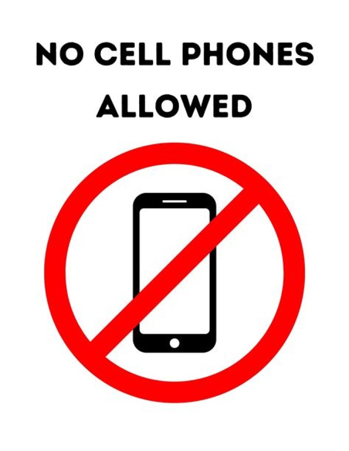 Is phones allowed in jail?