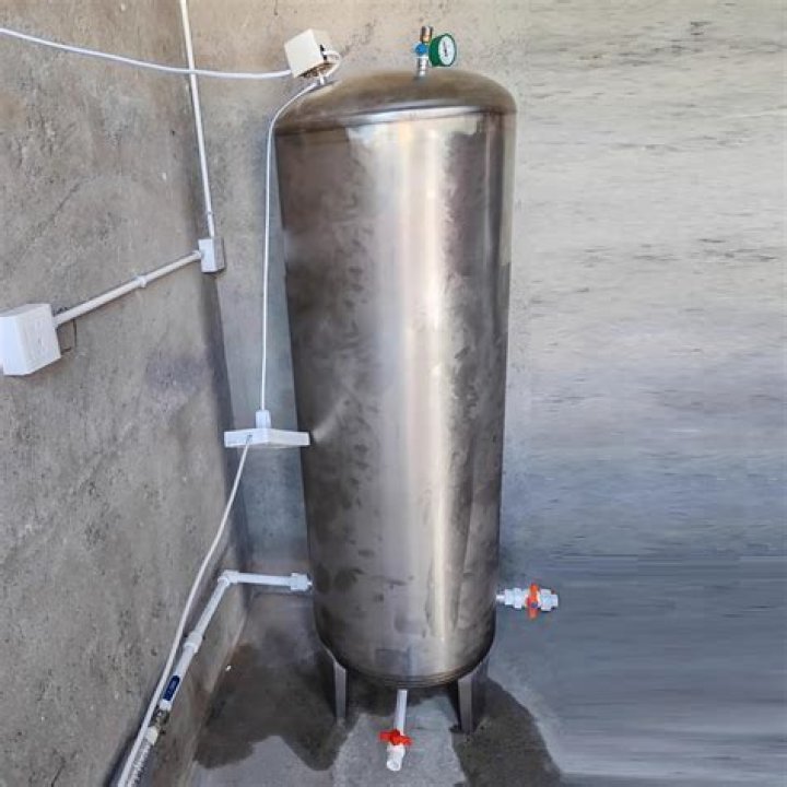 Is pressurized air more buoyant?
