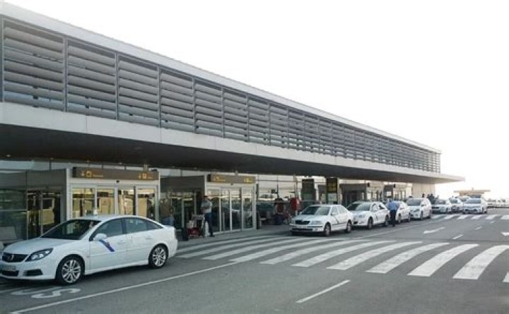 Is reus airport in barcelona?