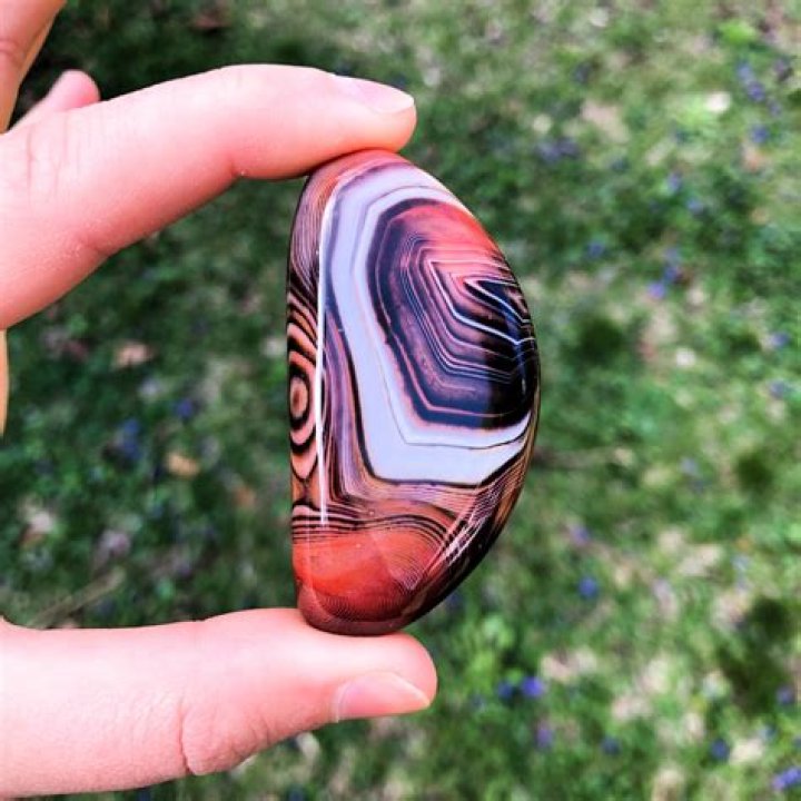 Is sardonyx an agate?