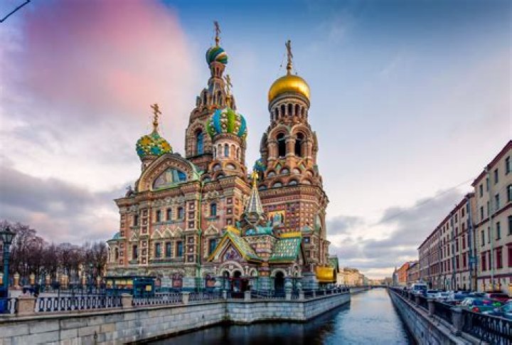 Is st petersburg in moscow?