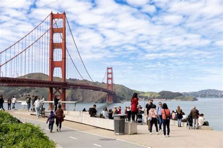 Is the golden gate bridge humming?