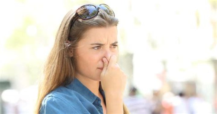 Should bagged manure smell?