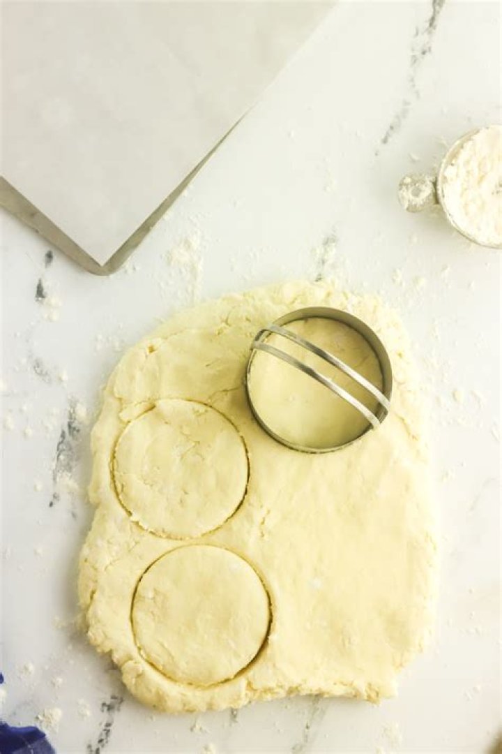 Should biscuit dough rest?