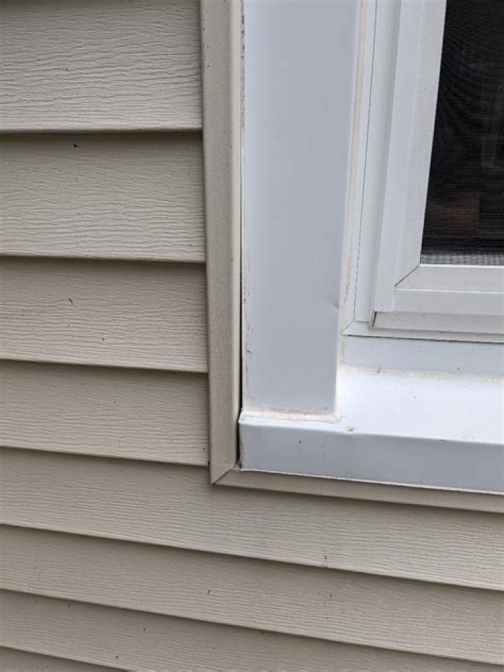 Should caulk be painted?