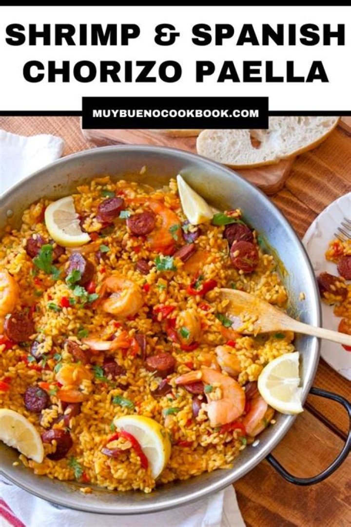 Should chorizo be in paella?