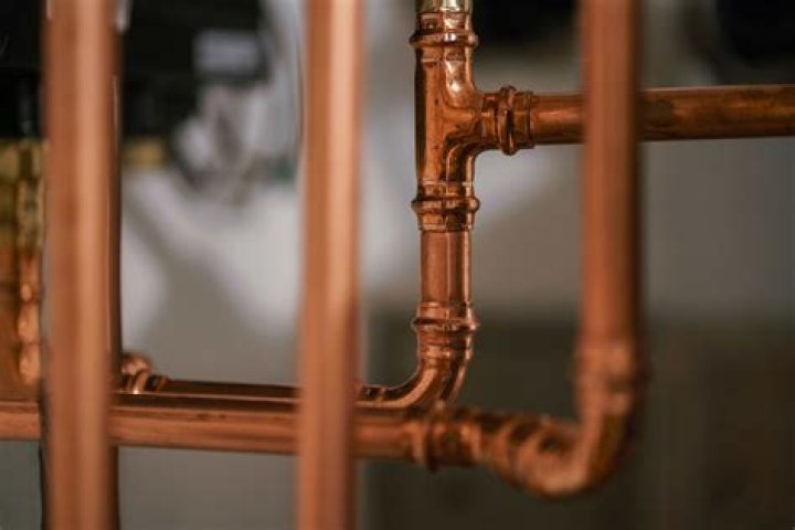 Should copper water pipes be painted?