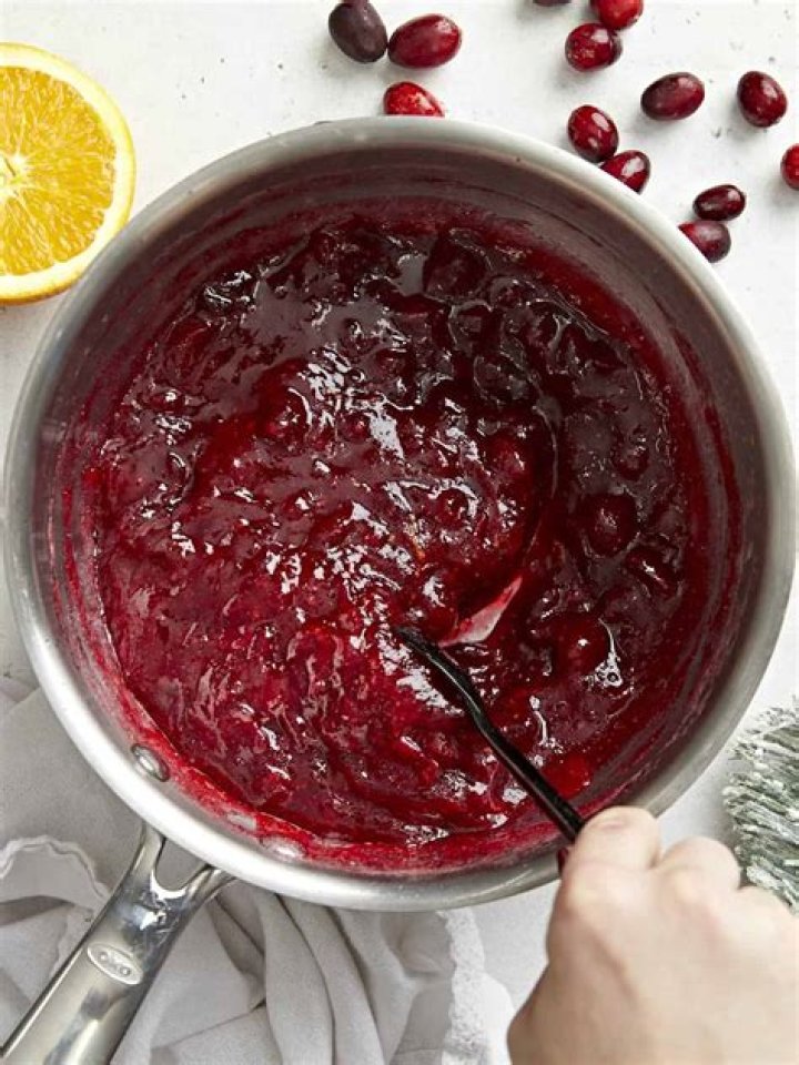 Should cranberry sauce be cold when served?