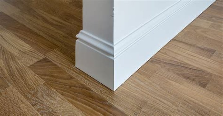 Should skirting boards match walls?