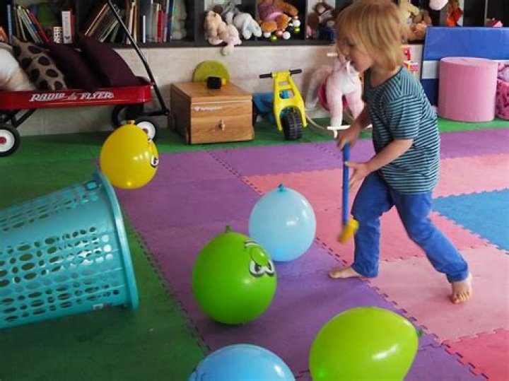 Should toddlers play with balloons?