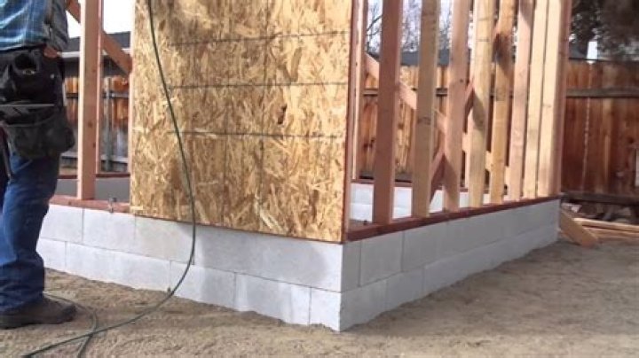 Should wall sheathing overlap foundation?