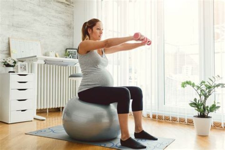 Should you do crunches while pregnant?