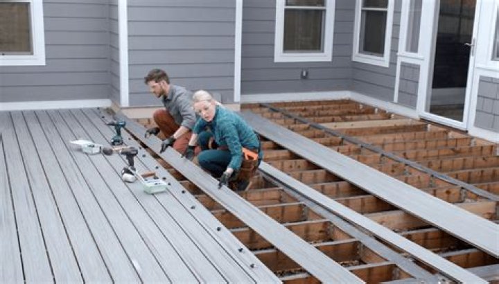 Should you leave gaps between decking?