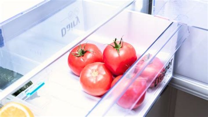 Should you put ripe tomatoes in the refrigerator?