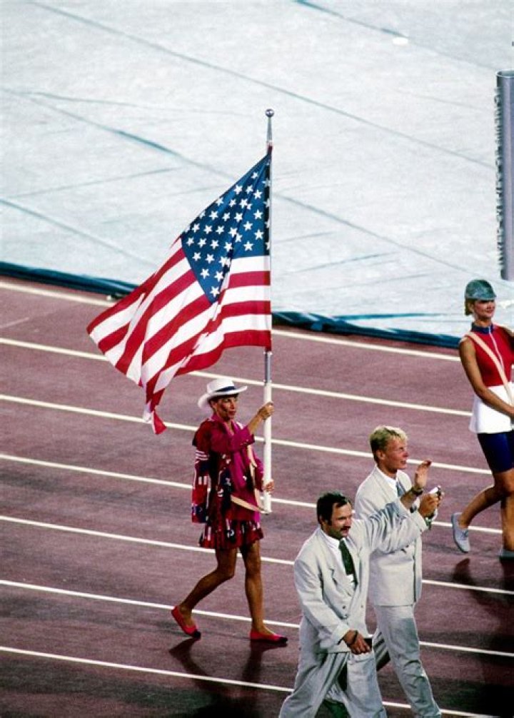 Was bradley wiggins an olympic flag bearer?