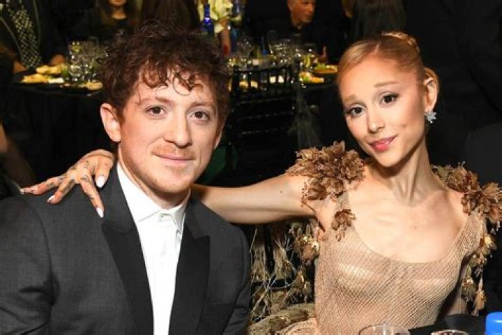 Were ariana and mac dating when he died?