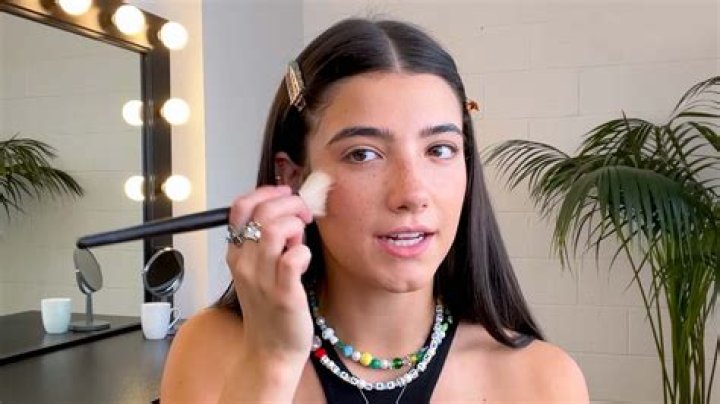 Were does charli d live?