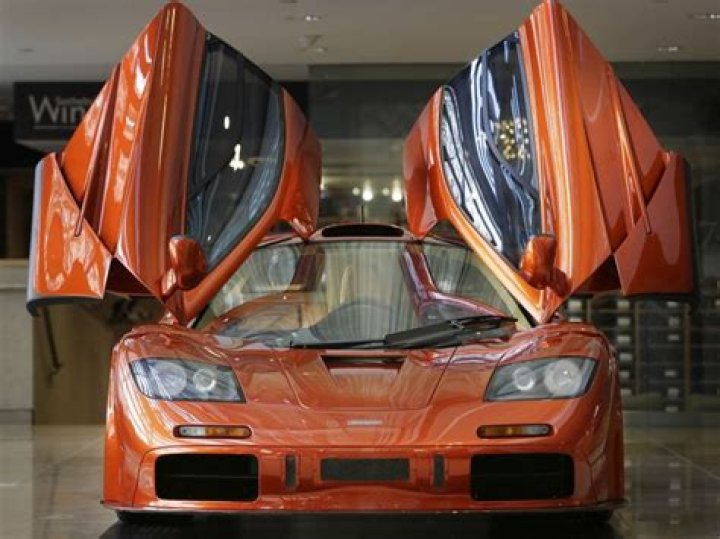 What are gull wing doors?