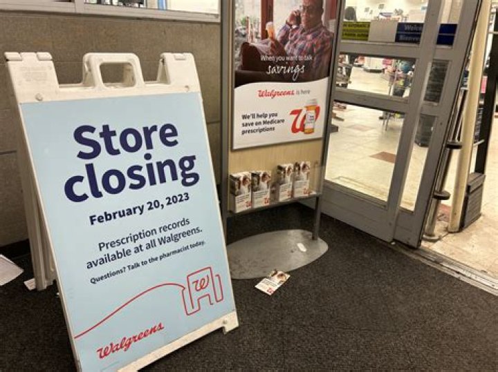 What debenhams stores are closing in scotland?