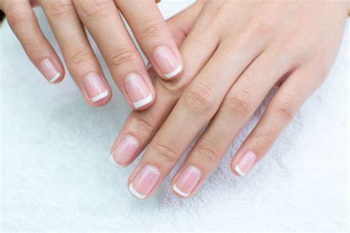 What do white tipped fingernails mean?
